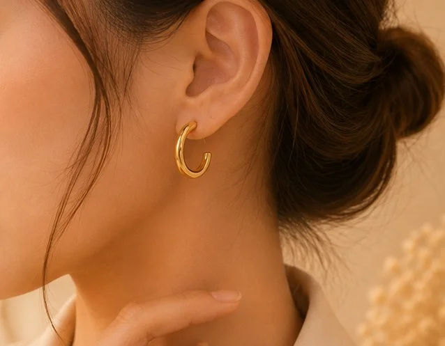 Gold Thick C-Hoop Earringa